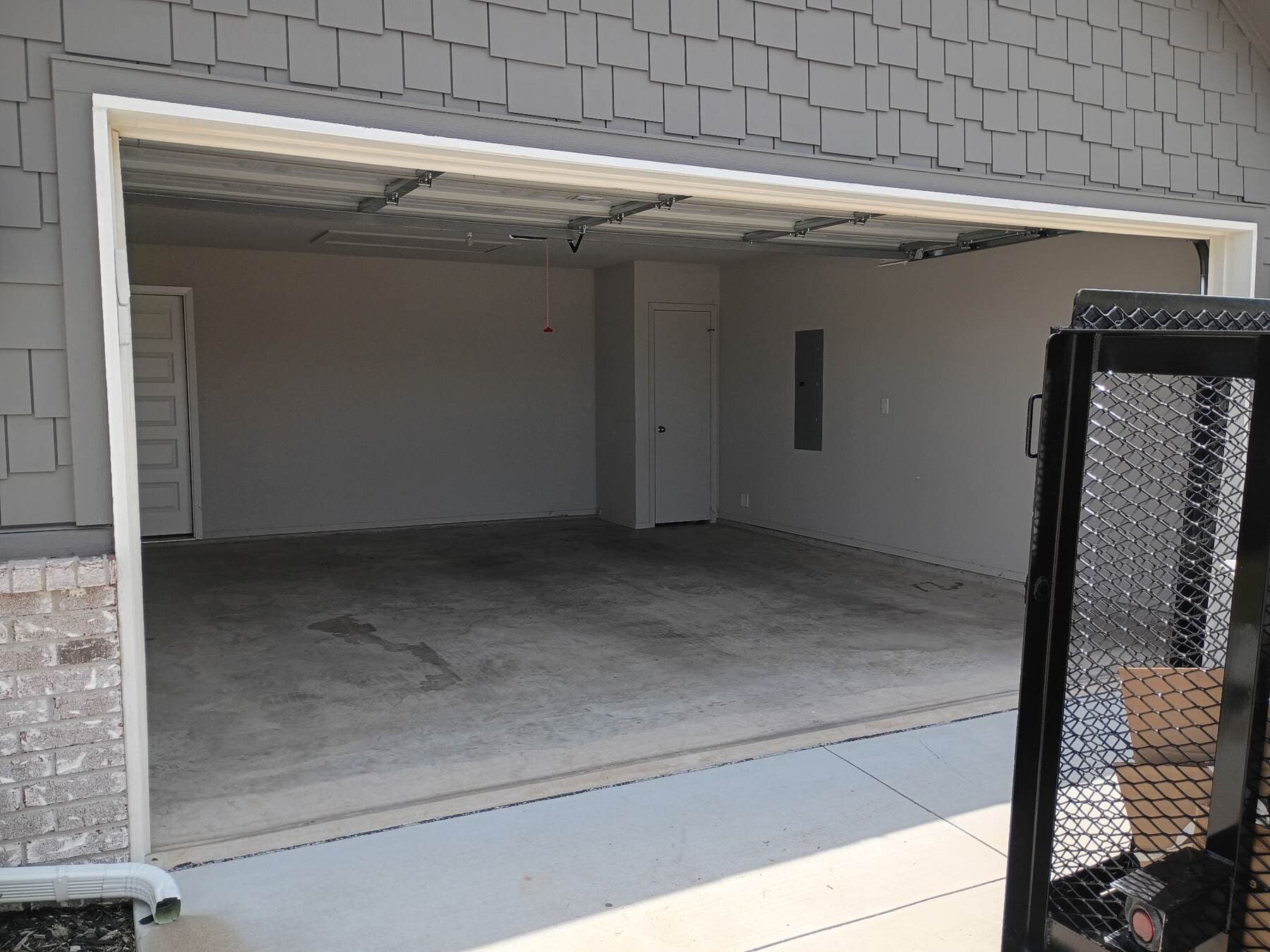 Same garage cleared out after JunkLimo cleanout